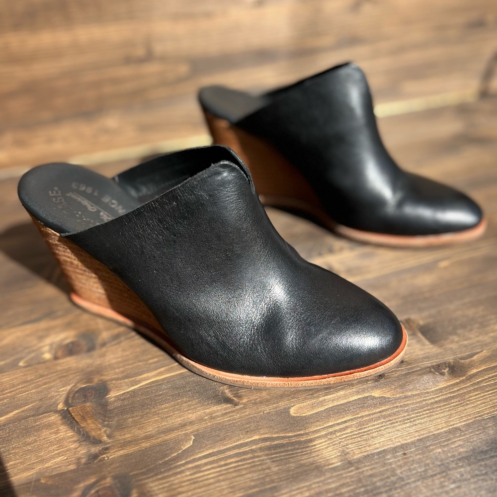 Women's Black Leather Wedge Mules size 9 KorkEase
